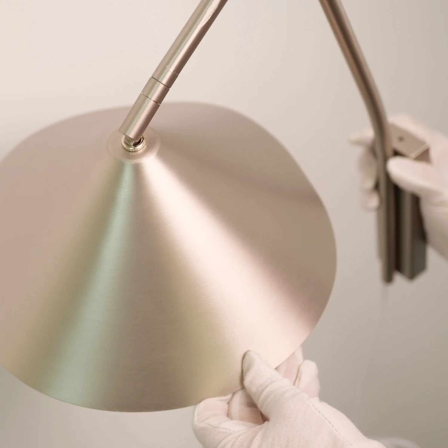 Arne Industrial minimalist brushed aluminium wall light - Image 3