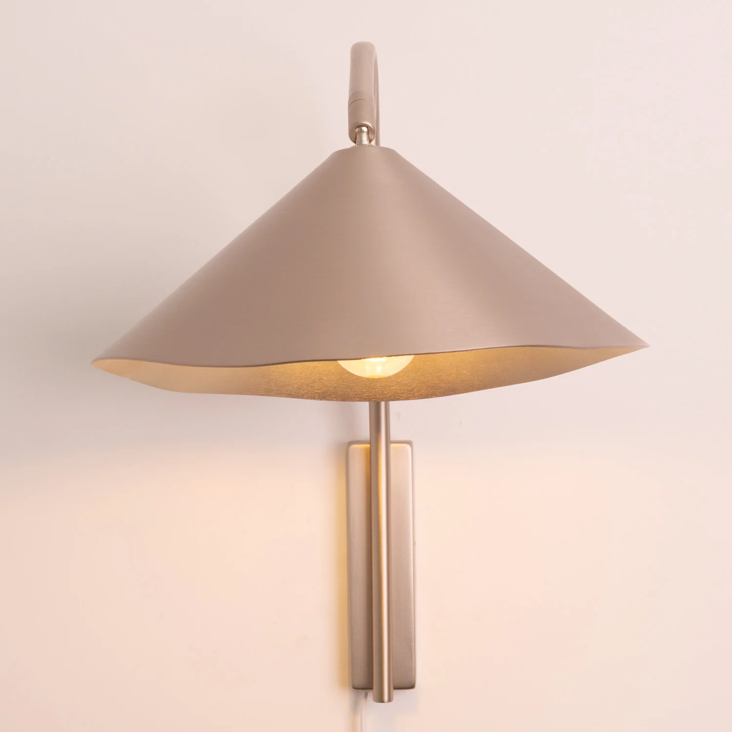 Arne Industrial minimalist brushed aluminium wall light - Image 4
