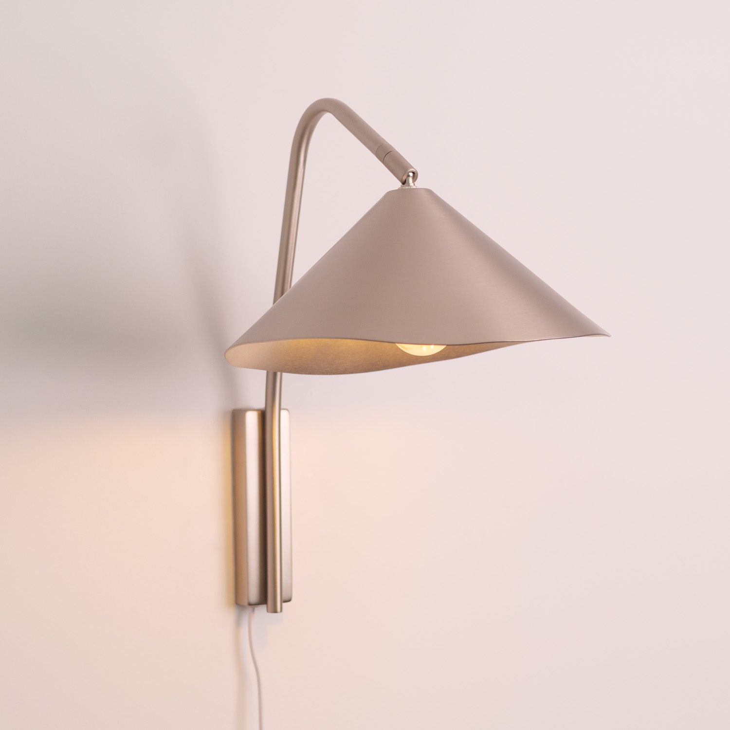 Arne Industrial minimalist brushed aluminium wall light - Image 6