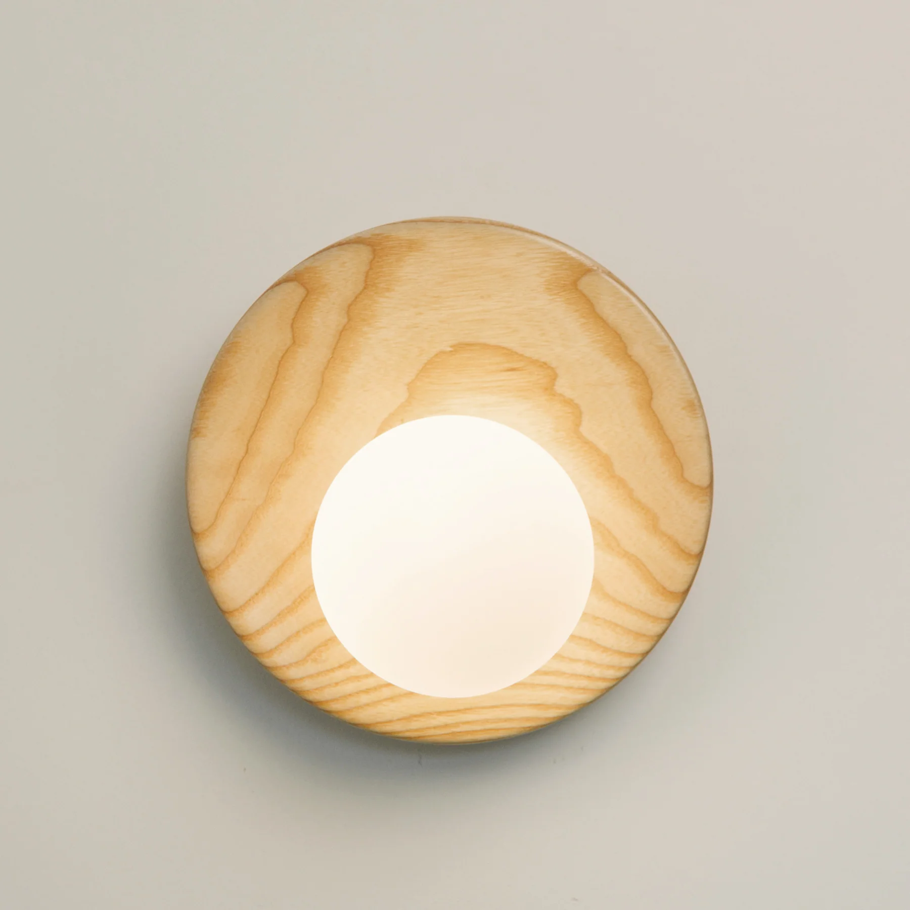Dekisugi Wooden Plate Japandi Wall Light - Image 3