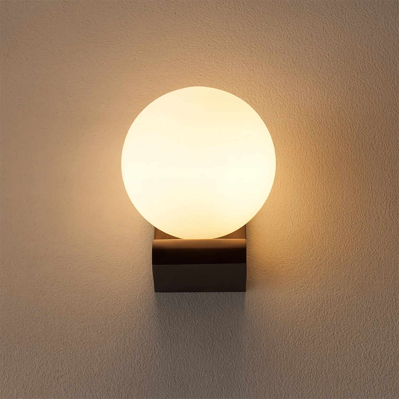 Matteo Midcentury Modern Sphere Wall Light - Image 2