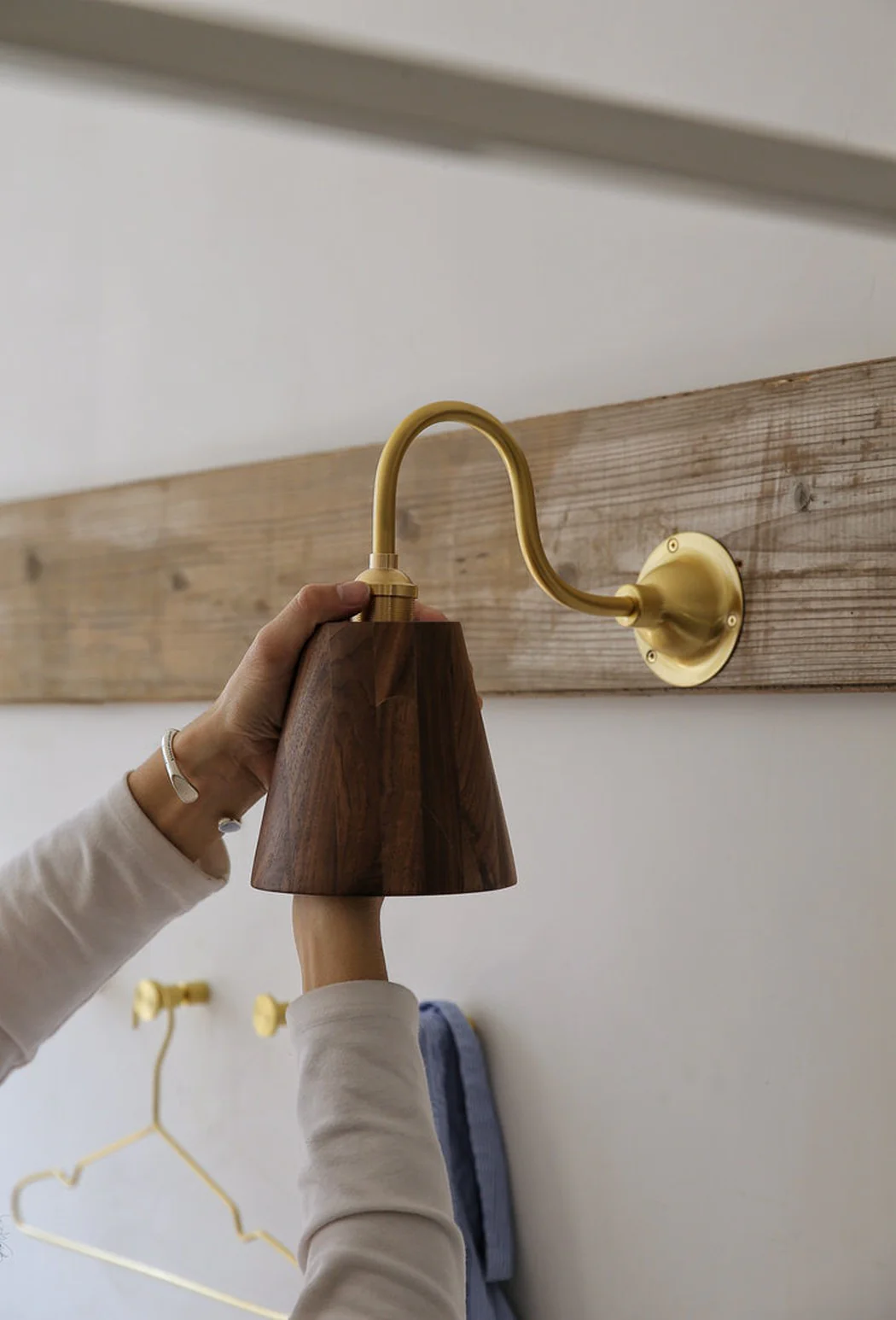 Oberon Wooden Shade Brass gooseneck arm Wall Light - Image 6