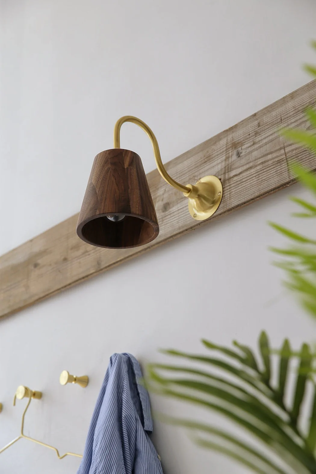 Oberon Wooden Shade Brass gooseneck arm Wall Light - Image 9