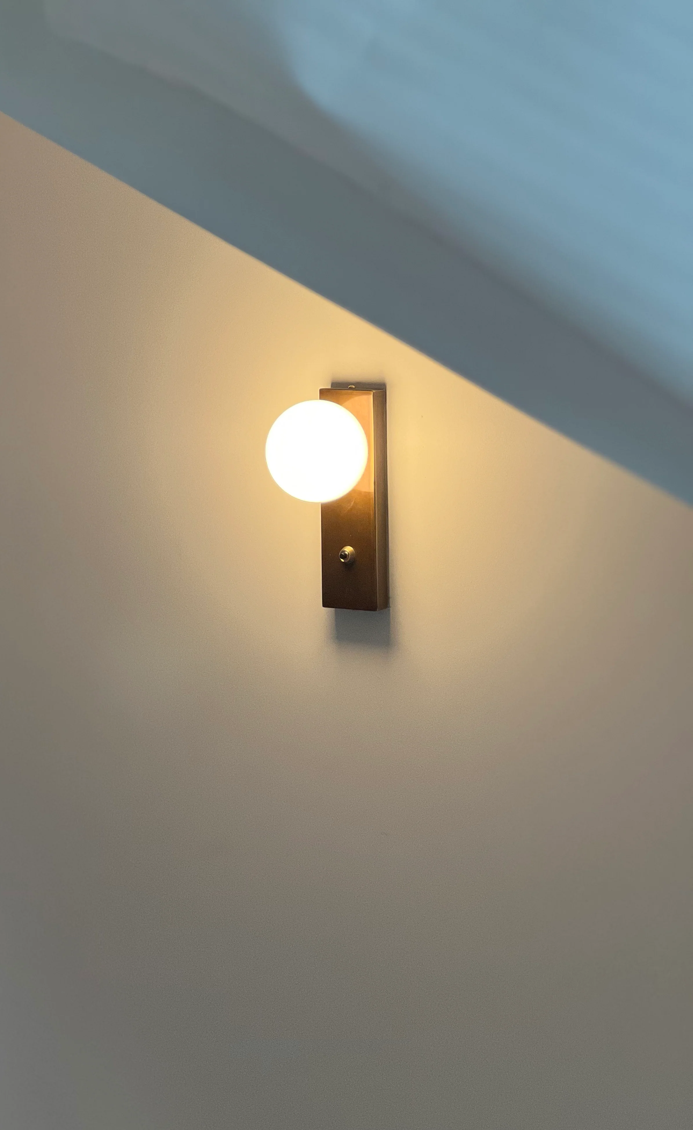 Oswald Bauhaus Minimalist Wall Light - Image 7