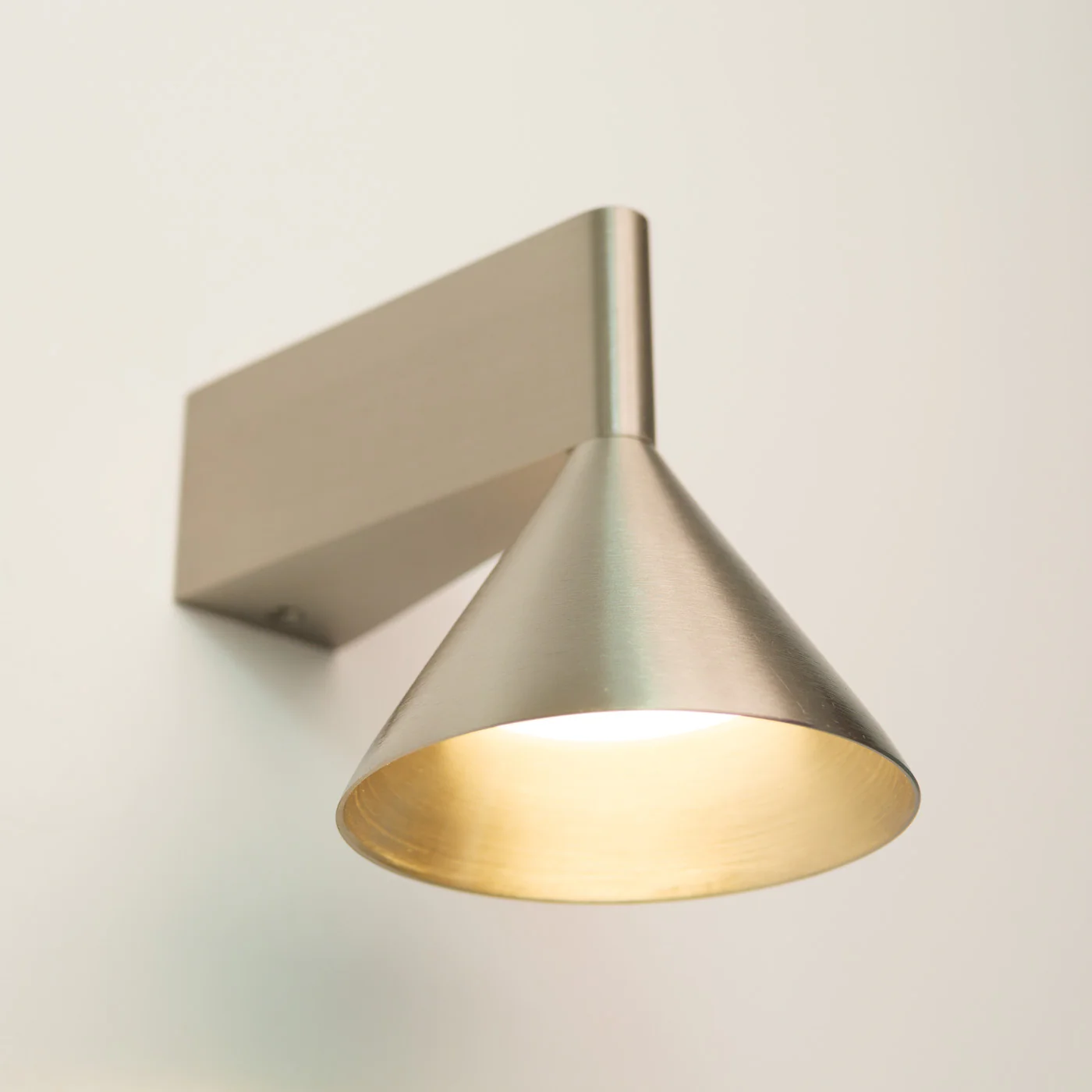 Staccato Modern Minimalist Wall Light - Image 2