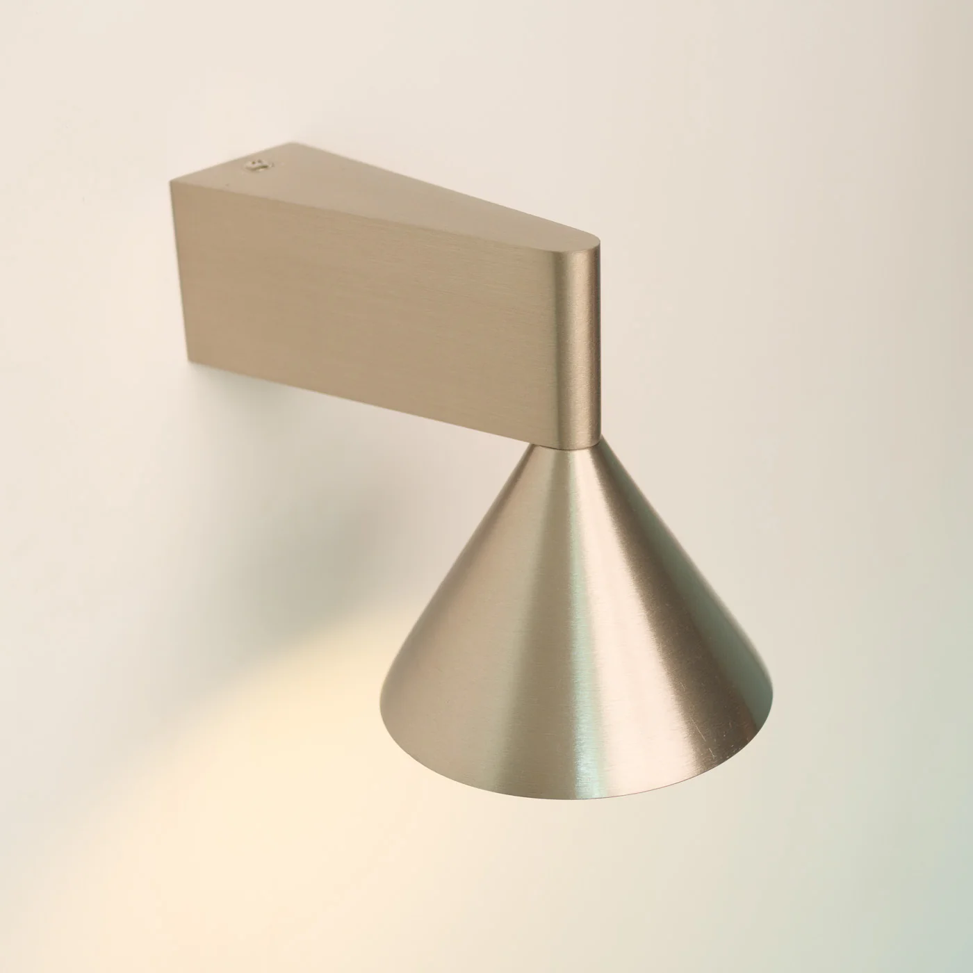 Staccato Modern Minimalist Wall Light - Image 3