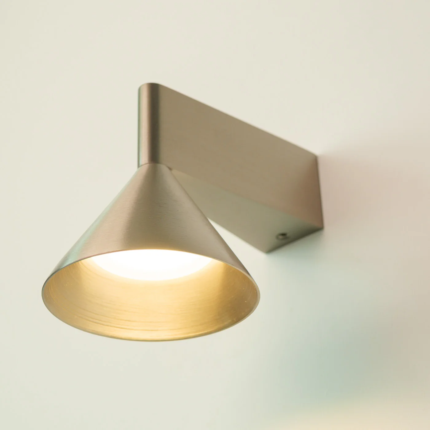 Staccato Modern Minimalist Wall Light - Image 4