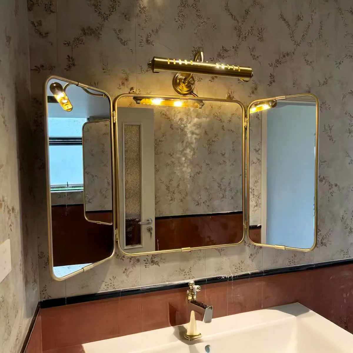 Sterling Retro Classic Wall Light - Vanity Or Artwork Wall Light - Image 15