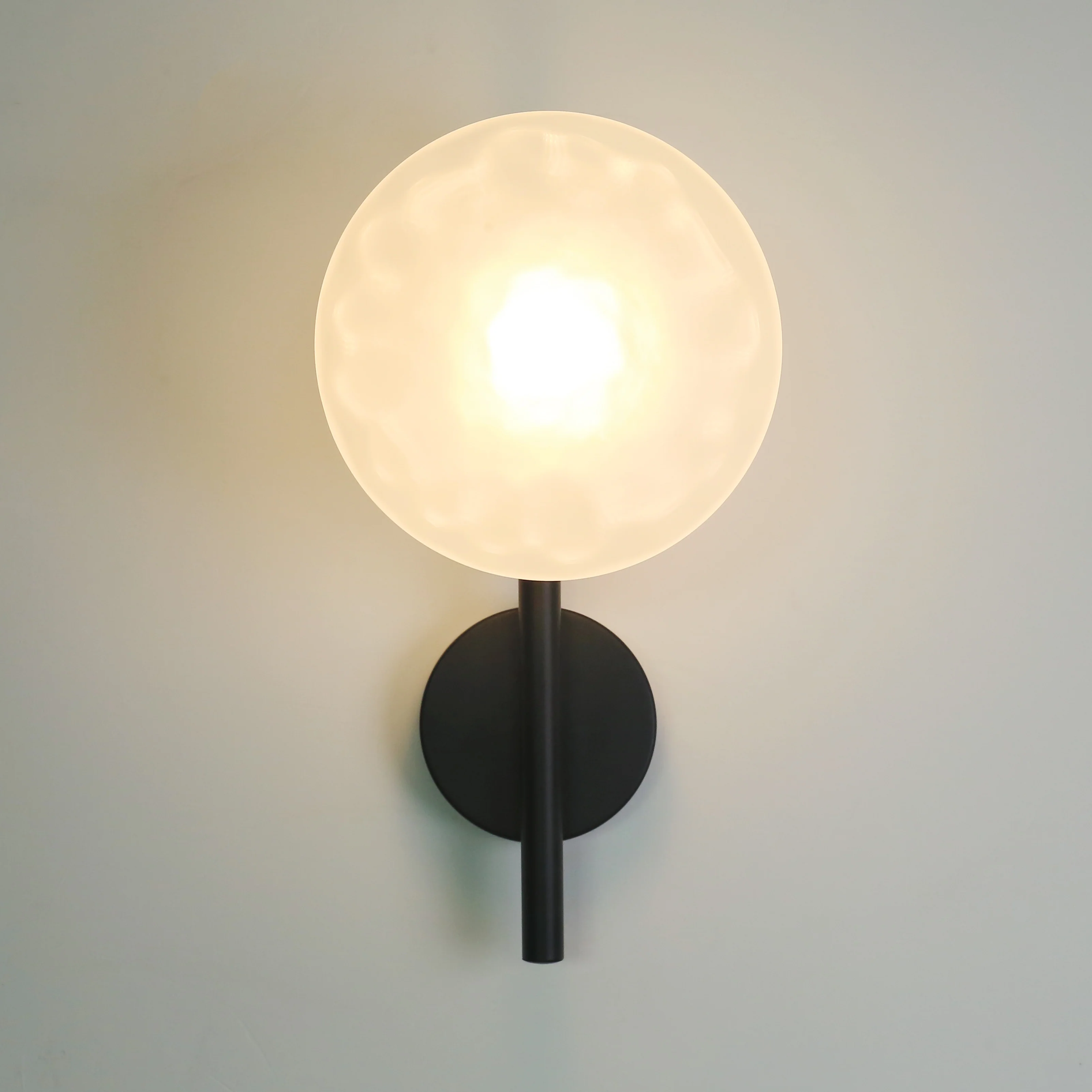 Stratus modern contemporary wall light - in black - Image 10