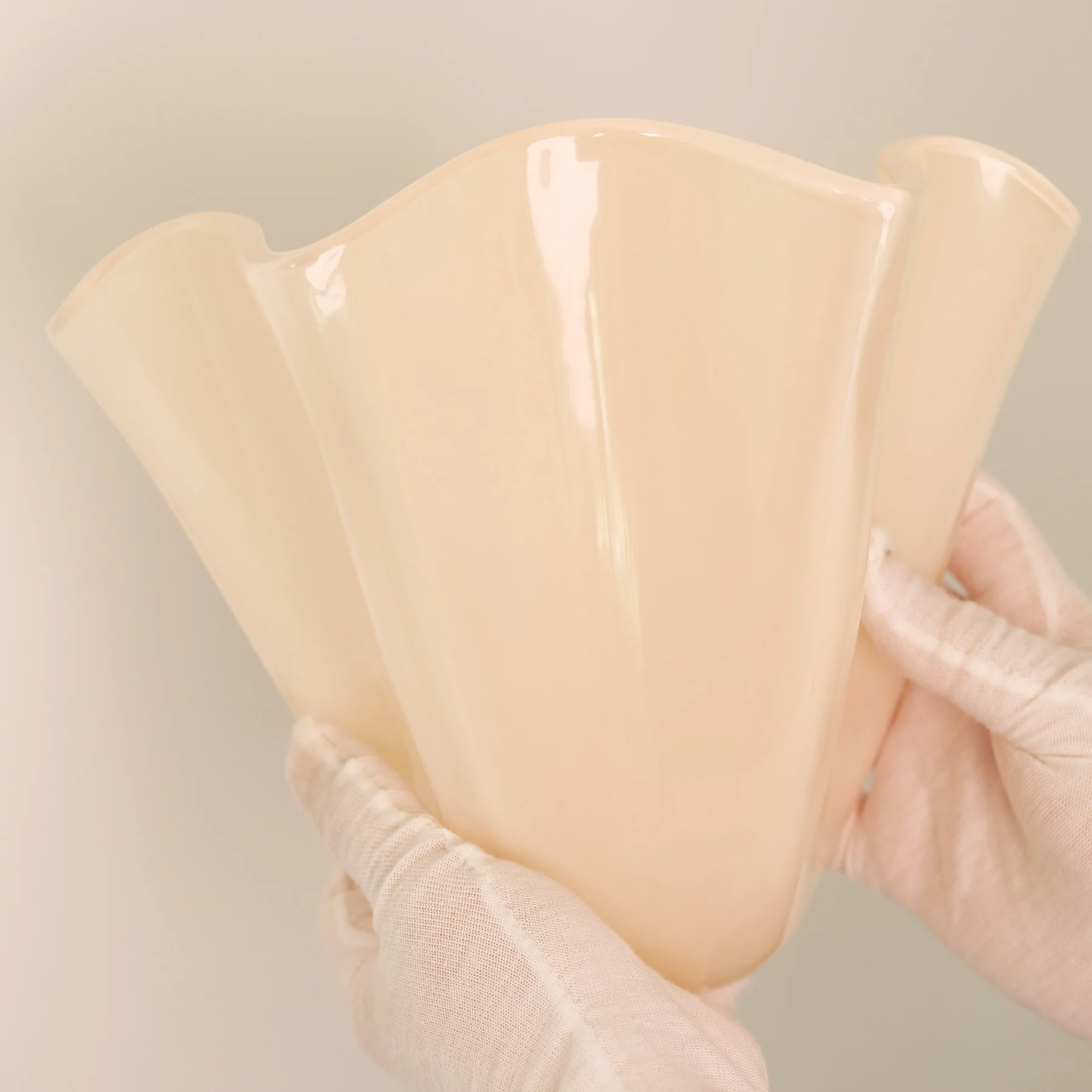 Valentine Glass Shade Classic Wall Light - Image 3