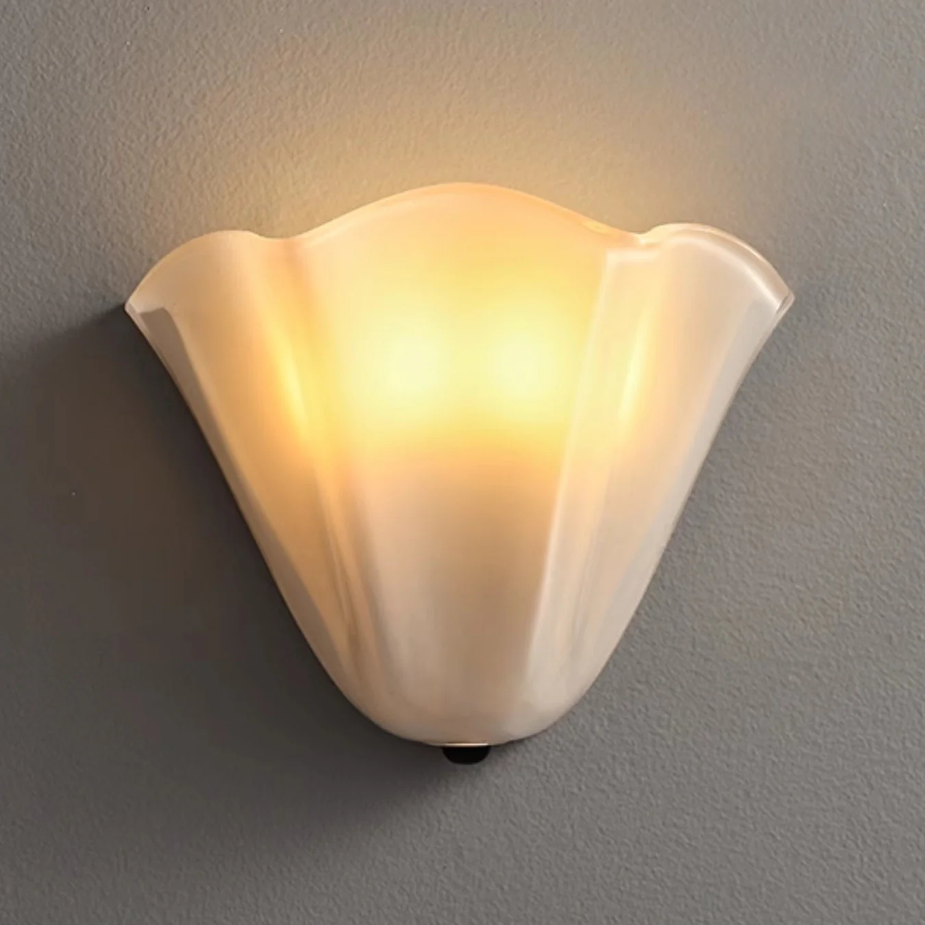 Valentine Glass Shade Classic Wall Light - Image 6
